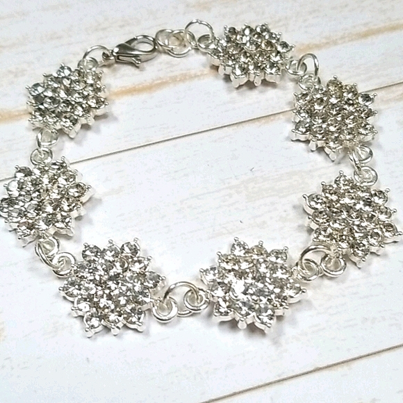 Hand Crafted Rhinestone Silver Tone Flower Design Bracelet - Picture 6 of 16